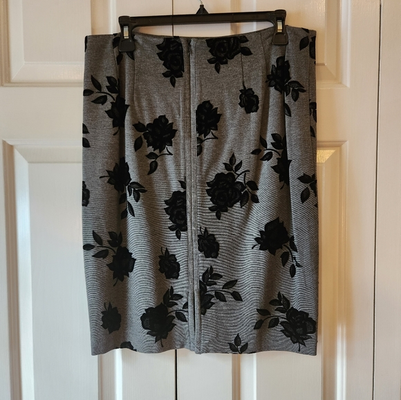 Premise Studio Lined Dark Gray / Black Skirt. Size 10 - Picture 2 of 7